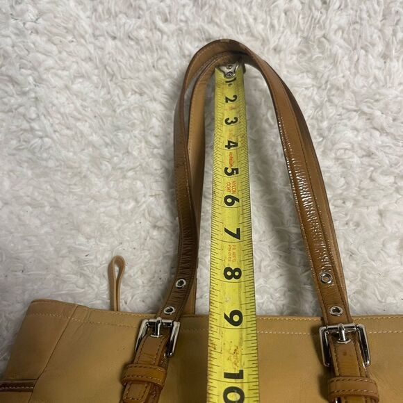 Vintage Coach Leatherware Est. 1941 tan shoulder bag with brown straps and trims - Picture 11 of 16